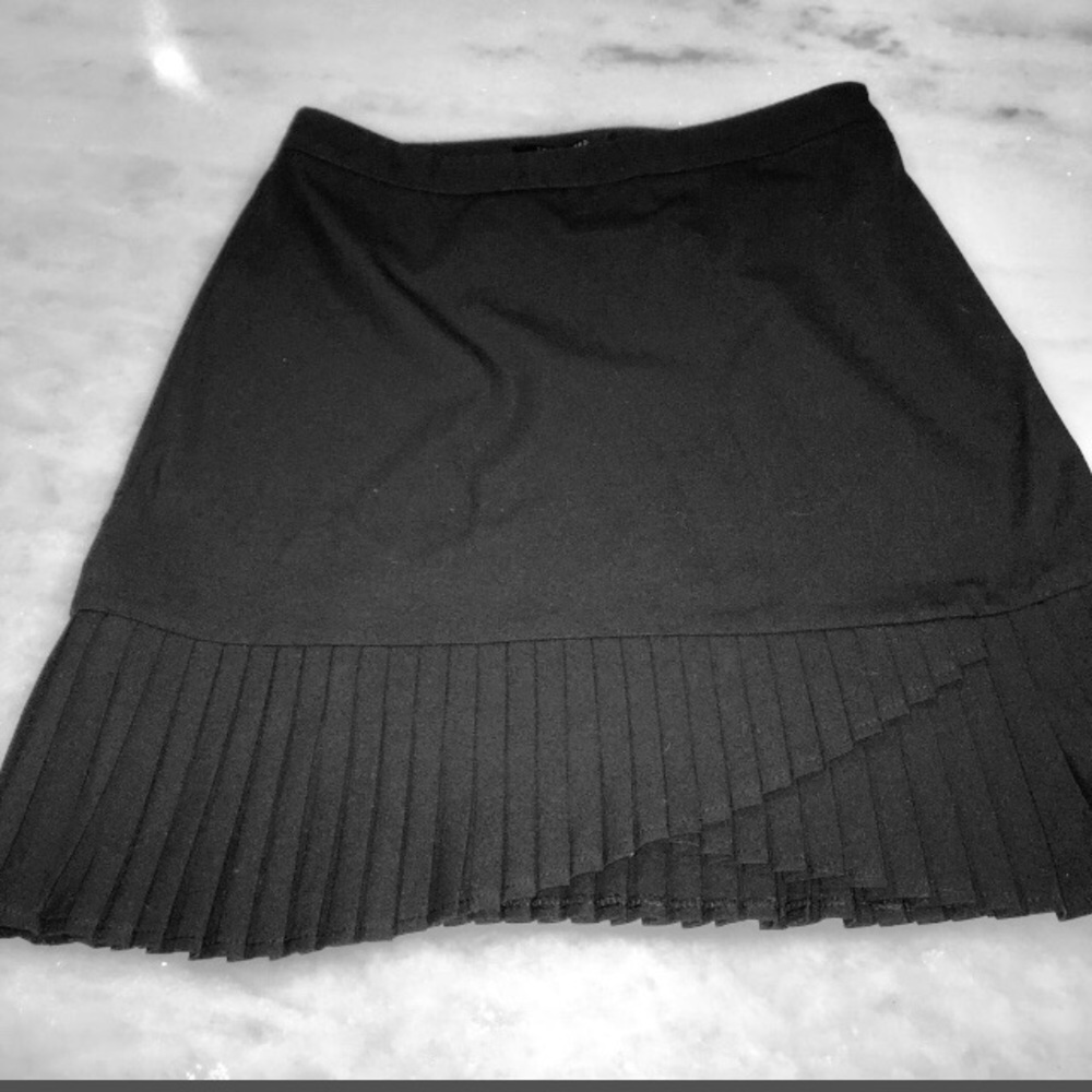 The Limited Pleated Skirt